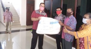 Dua Puskesmas dan satu RSU dapat APD dari BPW GBI Rote Ndao