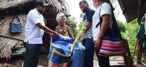 Keempat Lansia di Desa Oebau Menerima PKH Lansia dan KIS