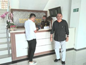 Penuhi Panggilan Penyidik, Jonas Salean Dikawal Empat Pengacara Kondang