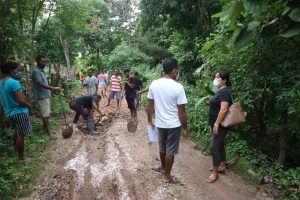 Warga Manulai II Kota Kupang Keluhkan Jalan Rusak dan Berlumpur