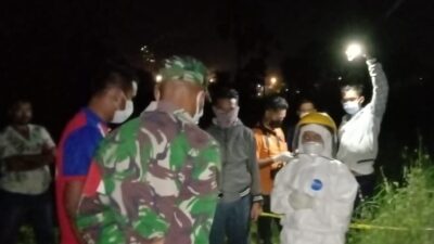Proses evakuasi mayat kapten kapal di Alak-Kota Kupang