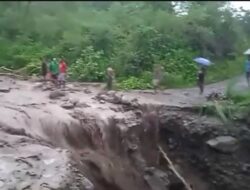Akses Jalan Terputus Karena Banjir, Sembako dari 16 Desa Menuju Ende Tersendat