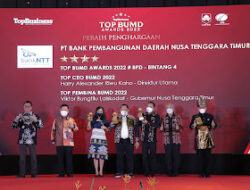 Gubernur NTT Dan Dirut Bank NTT Raih Penghargaan Top BUMD Awards 2022