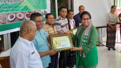 Ikut Tangani Stunting di Kota Kupang, GMIT Klasis Kota Kupang Timur Terima Penghargaan Dari Pemkot Kupang