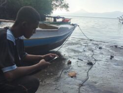 Kampung di Flores Timur Ini Masih Kesulitan Sinyal Telkomsel, Pelajar Harus ke Pantai Untuk Kerja Tugas
