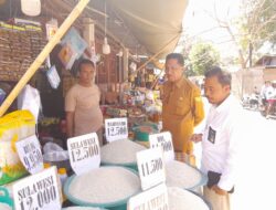 Sidak Pasar Kasih Kota Kupang, Bulog Pastikan Ketersediaan Beras di NTT Aman