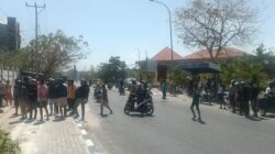 Kericuhan di depan Kampus UKAW Kupang terjadi pada Jumat 15 September 2023. Menurut kuasa hukum Mirah Singgih, peristiwa tersebut bukan bentrokan melainkan penyerangan.