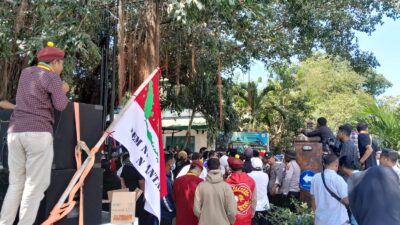 PMKRI dan BEM Nusantara NTT Geruduk Kejari Kota Kupang Minta Penahanan Marthen Konay Diperpanjang