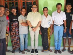 Ziarah ke Makam Mantan Bupati Sikka, Ansy Lema Dapat Pesan Penting dari Keluarga