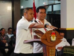 Tampil di Panggung KPU NTT, Simon Petrus Kamlasi Cerdas Manfaatkan Momen