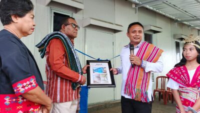 Simon Petrus Kamlasi Bangun Aula Serba Guna untuk SD GMIT Soe II